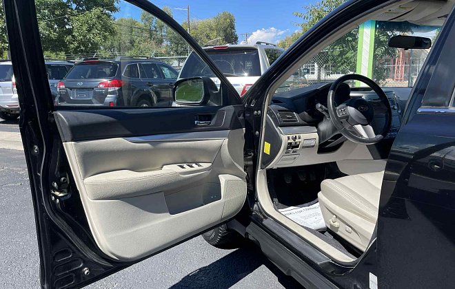 2010 Subaru Outback 2.5i Premium photo 9
