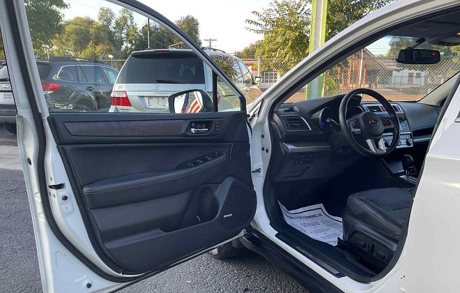 2017 Subaru Outback 3.6R Limited photo 9