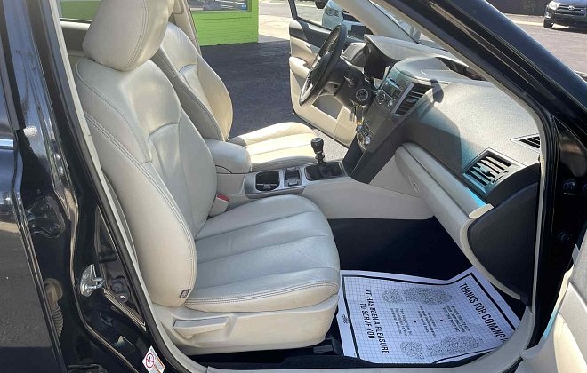 2010 Subaru Outback 2.5i Premium photo 10