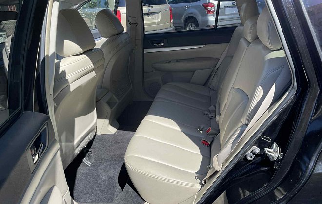 2010 Subaru Outback 2.5i Premium photo 12