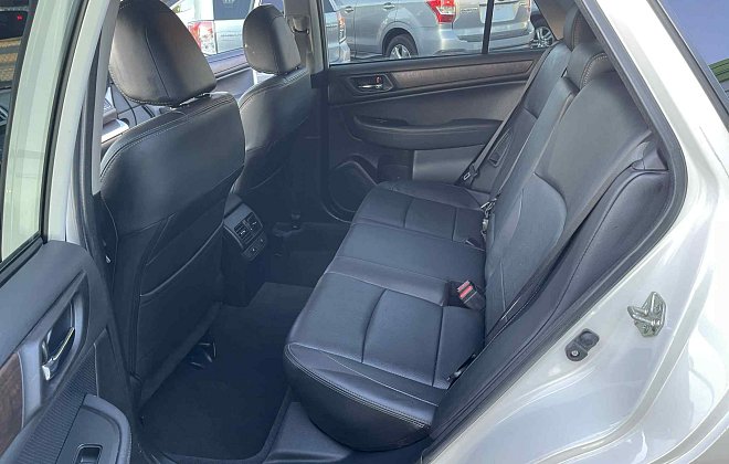 2017 Subaru Outback 3.6R Limited photo 12