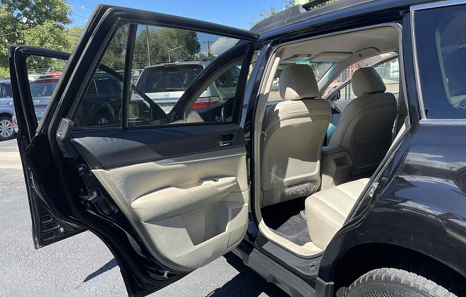 2010 Subaru Outback 2.5i Premium photo 13