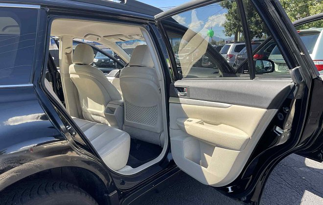 2010 Subaru Outback 2.5i Premium photo 15