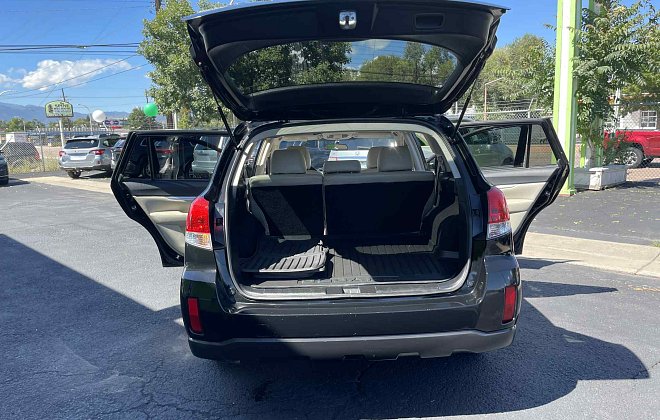 2010 Subaru Outback 2.5i Premium photo 21