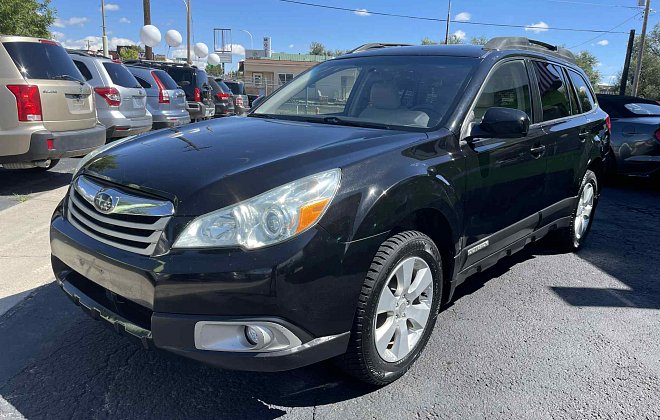 2010 Subaru Outback 2.5i Premium photo 2