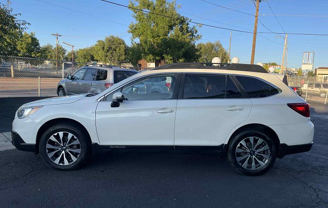 2017 Subaru Outback 3.6R Limited photo 3