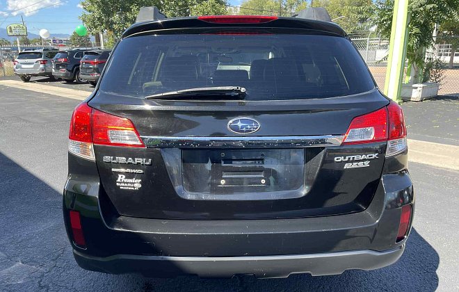 2010 Subaru Outback 2.5i Premium photo 5