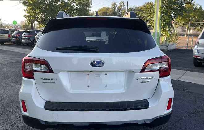 2017 Subaru Outback 3.6R Limited photo 5