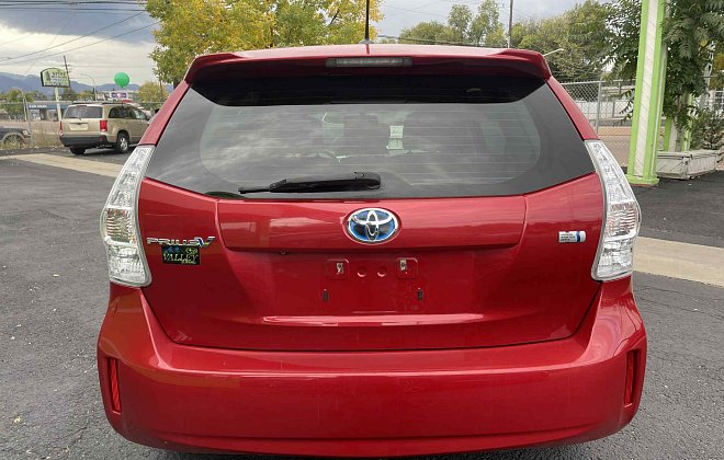 2013 Toyota Prius Five photo 4