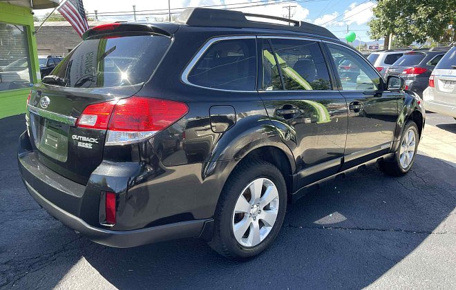 2010 Subaru Outback 2.5i Premium photo 6