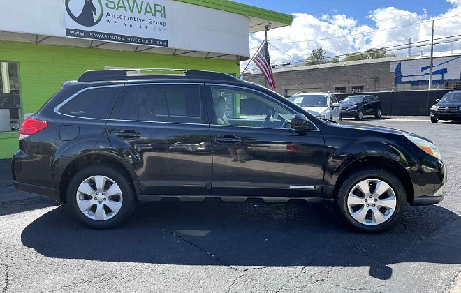 2010 Subaru Outback 2.5i Premium photo 7