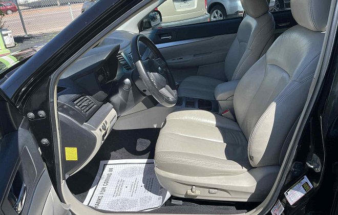 2010 Subaru Outback 2.5i Premium photo 8